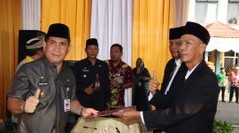 Wali Kota Lubuklinggau, H SN Prana Putra Sohe lantik RT  wilayah Kecamatan Lubuklinggau Timur II 