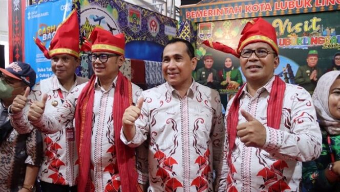 
					Ketua APEKSI Kunjungi Stand Kota Lubuklinggau di Makassar