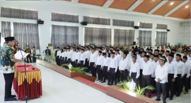 
					Wali Kota Lantik 168 Ketua RT Dalam Wilayah Tiga Kecamatan