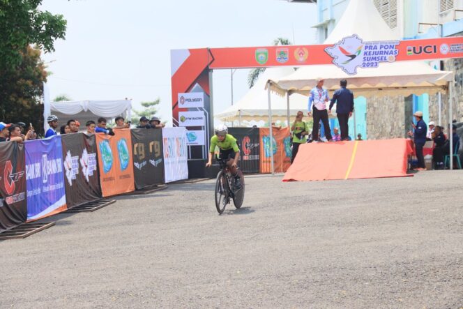 
					Wako Lepas Pembalap ITT Pra-PON XXI di GOR Petanang