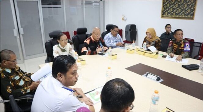 
					Asisten III Pimpin Rapat Rekomendasi Rencana Pembangunan Pusdiklat dan TBN