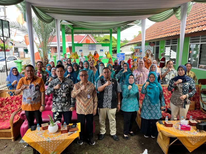  Wali Kota Lubuk Linggau, H Rachmat Hidayat melalui Plt Asisten II Bidang Ekonomi dan Pembangunan, H Heri Zulianta, menghadiri Penilaian Lomba Posyandu Berprestasi, Kader Berprestasi, dan Lomba Kelurahan Berperilaku Hidup Bersih dan Sehat (PHBS) tingkat Provinsi Sumatera Selatan. Kegiatan ini berlangsung di Puskesmas Pembantu ILP Taba Lestari, Kelurahan Taba Lestari, Kecamatan Lubuk Linggau Timur I, Kamis (14/8/2025).