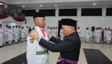 Wali Kota Lubuk Linggau, H Rachmat Hidayat secara resmi mengukuhkan dan melantik 76 siswa-siswi sebagai Pasukan Pengibar Bendera Pusaka (Paskibraka) Kota Lubuk Linggau tahun 2025. Prosesi pengukuhan berlangsung khidmat di Gedung Kesenian Lubuk Linggau, Jumat (15/8/2025).
